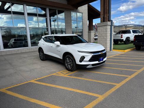 Used 2023 Chevrolet Blazer LT image 3