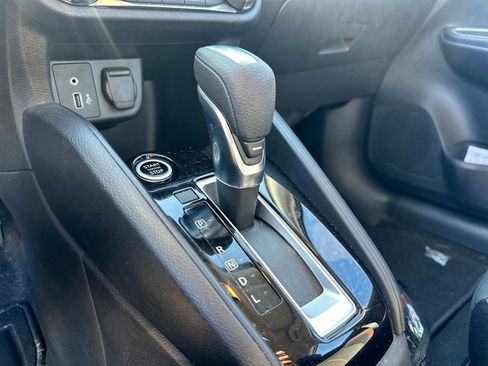 Used 2022 Nissan Versa SR w/ Trunk Package image 18