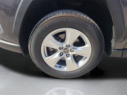 Used 2021 Toyota RAV4 XLE w/ Convenience Package image 14