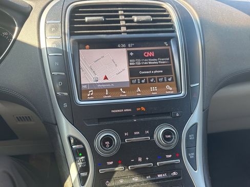 Used 2018 Lincoln MKX Reserve w/ Lincoln MKX Climate Package FWD image 12
