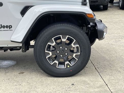 New 2025 Jeep Gladiator Sport w/ Premium Package image 37