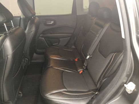 Used 2018 Jeep Compass Latitude w/ Popular Equipment Group FWD image 18