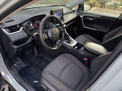 Used 2019 Toyota RAV4 XLE w/ Convenience Package FWD image 21