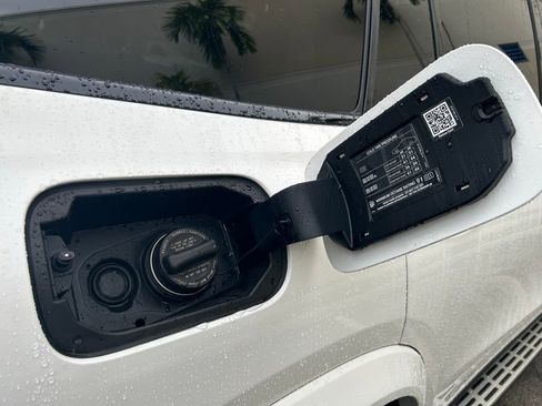 Used 2024 Mercedes-Benz GLS 450 4MATIC image 51