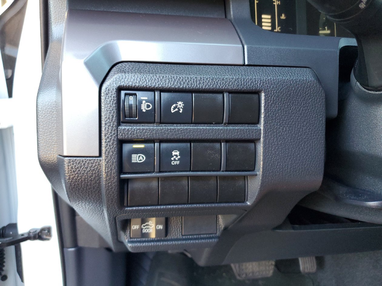 Used 2024 Toyota Tacoma SR5 AWD/4WD image 31