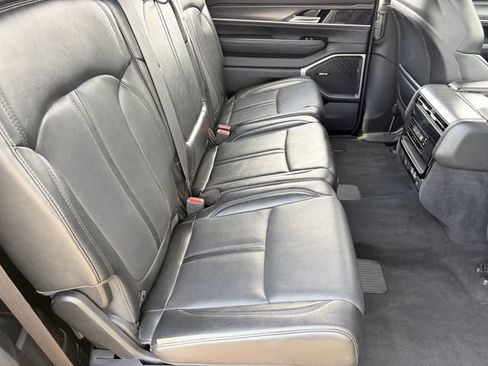 Used 2024 Jeep Wagoneer L Series III w/ Flexible Seating Group AWD/4WD image 22
