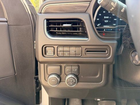 Used 2024 GMC Yukon SLT w/ SLT Luxury Package RWD image 14