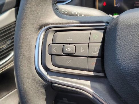 Used 2024 Jeep Wagoneer Series II AWD/4WD image 16