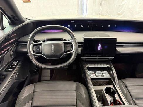 Used 2024 Lincoln Nautilus Reserve w/ Equipment Group 202A AWD/4WD image 30