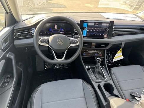 New 2025 Volkswagen Jetta SE image 8