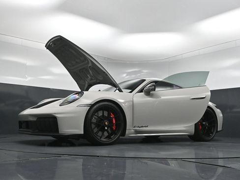 Certified 2026 Porsche 911 Carrera GTS RWD image 35
