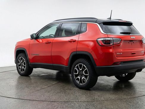 Used 2025 Jeep Compass Trailhawk AWD/4WD image 6