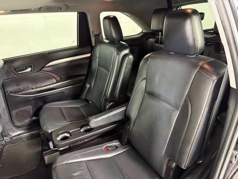 Used 2019 Toyota Highlander XLE image 21