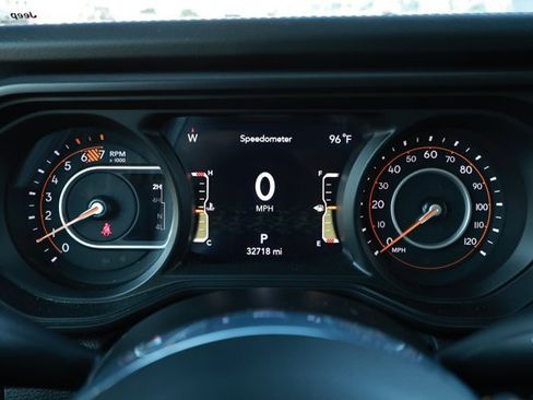 Used 2025 Jeep Wrangler Unlimited Sahara AWD/4WD image 12