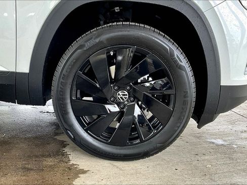 New 2026 Volkswagen Atlas SE image 8