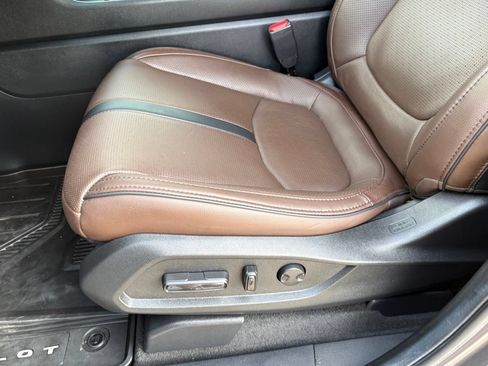 Used 2025 Honda Pilot Elite image 33