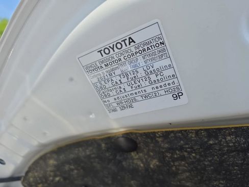 Used 2021 Toyota C-HR Limited FWD image 11