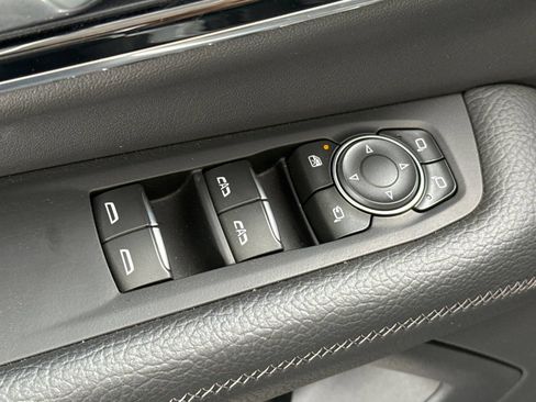 Used 2025 GMC Yukon XL Denali AWD/4WD image 18
