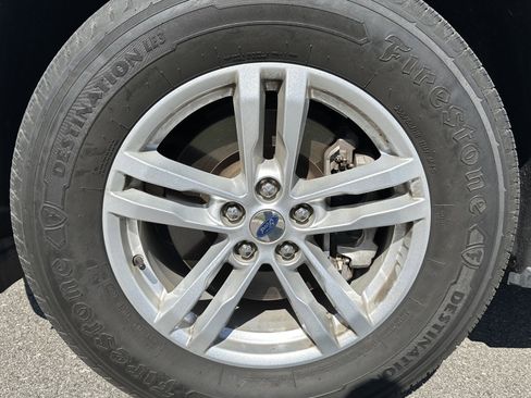 Used 2022 Ford Explorer XLT w/ Equipment Group 202A AWD/4WD image 12
