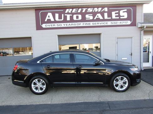 Used 2017 Ford Taurus SEL image 2