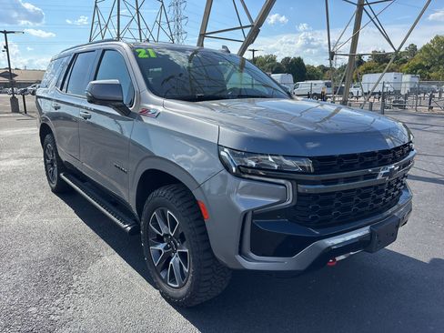 Used 2021 Chevrolet Tahoe Z71 w/ Luxury Package AWD/4WD image 4