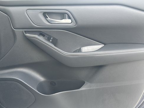 Used 2026 Nissan Rogue SV FWD image 17