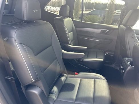 Used 2025 Buick Enclave Sport Touring image 33