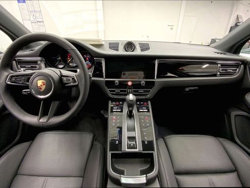 New 2026 Porsche Macan image 9