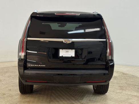 Used 2020 Cadillac Escalade Platinum RWD image 10