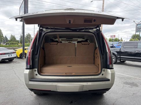 Used 2016 Cadillac Escalade Platinum AWD/4WD image 5