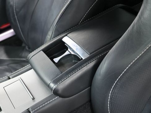 Used 2011 Aston Martin V8 Vantage Coupe RWD image 37