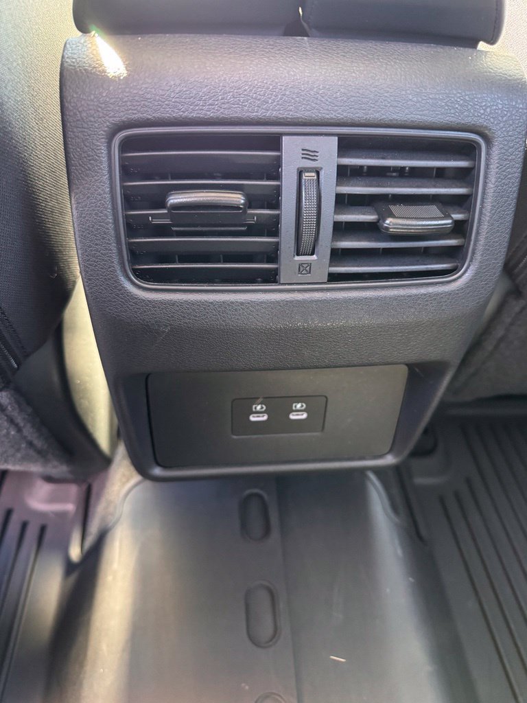 Used 2024 Nissan Rogue SV AWD/4WD image 17
