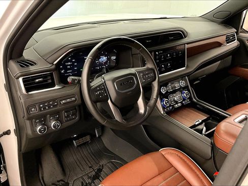 Used 2024 GMC Yukon Denali Ultimate AWD/4WD image 16