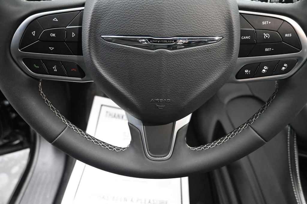 Used 2026 Chrysler Pacifica Limited AWD/4WD image 19