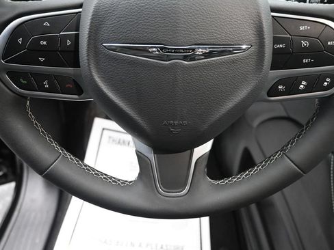 Used 2026 Chrysler Pacifica Limited AWD/4WD image 19