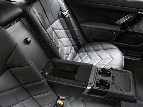 Used 2023 BMW 760i xDrive w/ Executive Package image 57