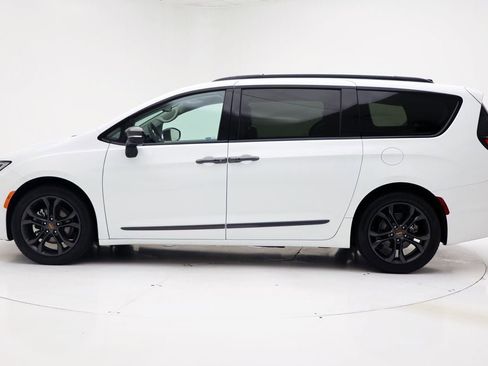 Used 2024 Chrysler Pacifica Touring-L w/ Road Tripper Package FWD image 6