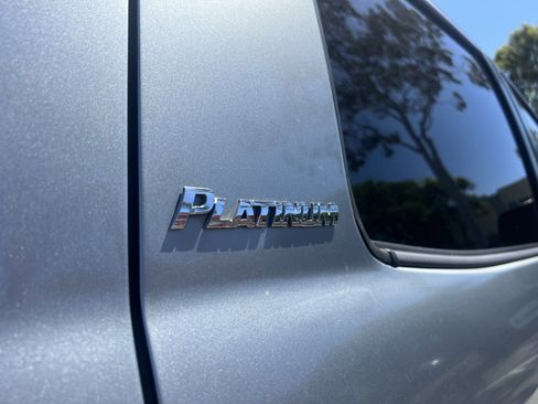 Used 2011 Toyota Tundra Limited w/ Platinum Pkg RWD image 9