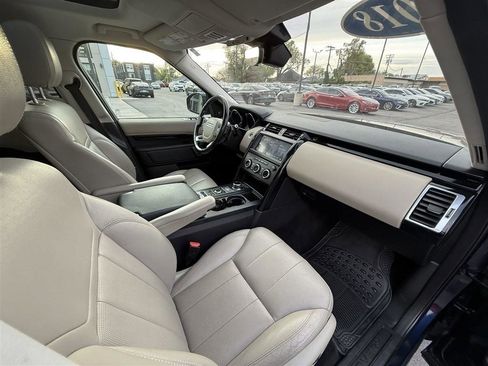 Used 2018 Land Rover Discovery SE AWD/4WD image 22