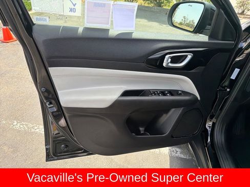 Used 2025 Jeep Compass Limited AWD/4WD image 10