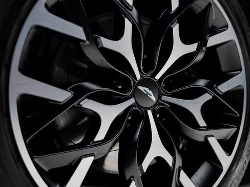 Used 2023 Aston Martin DBX image 22