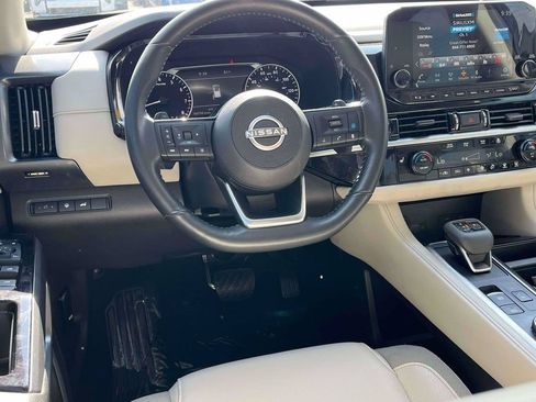 Used 2023 Nissan Pathfinder SL w/ Black Appearance Package AWD/4WD image 2
