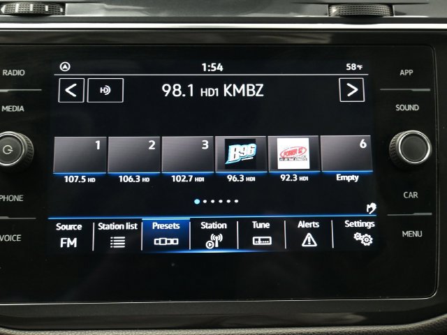Used 2022 Volkswagen Tiguan SE w/ Panoramic Sunroof Package AWD/4WD image 20