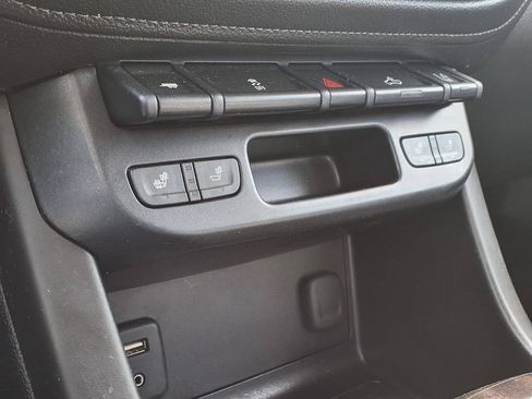 Used 2016 GMC Canyon SLT w/ Driver Alert Package AWD/4WD image 15