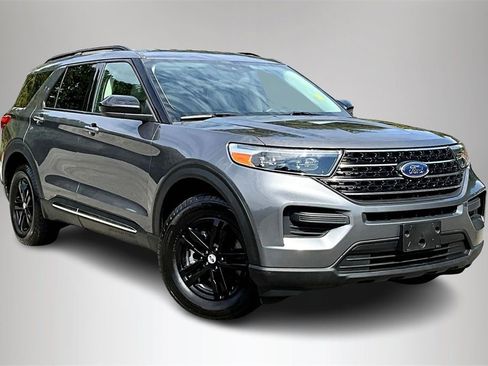 Used 2021 Ford Explorer XLT image 1