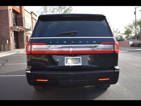 Used 2018 Lincoln Navigator L Select image 9