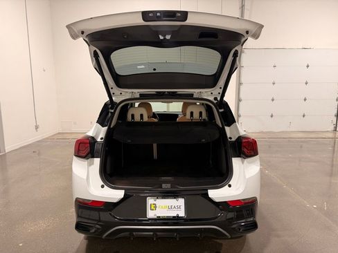 Used 2024 Buick Encore GX Sport Touring image 9