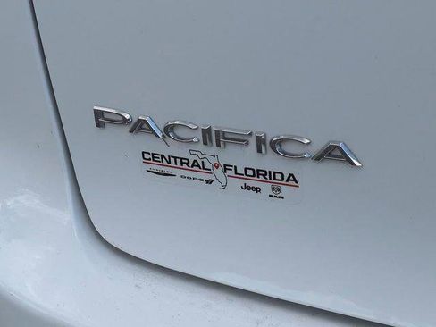 Certified 2024 Chrysler Pacifica Limited FWD image 13