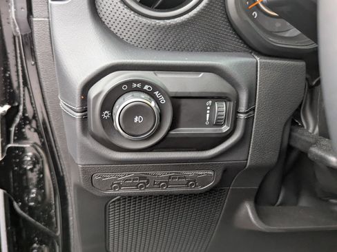 Used 2026 Jeep Wrangler Unlimited Rubicon w/ Technology Group image 19