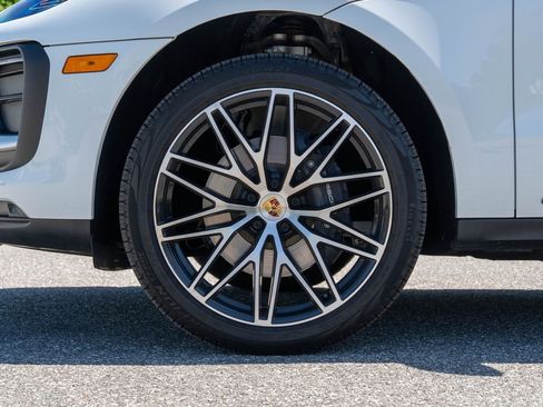 Certified 2026 Porsche Macan AWD/4WD image 12